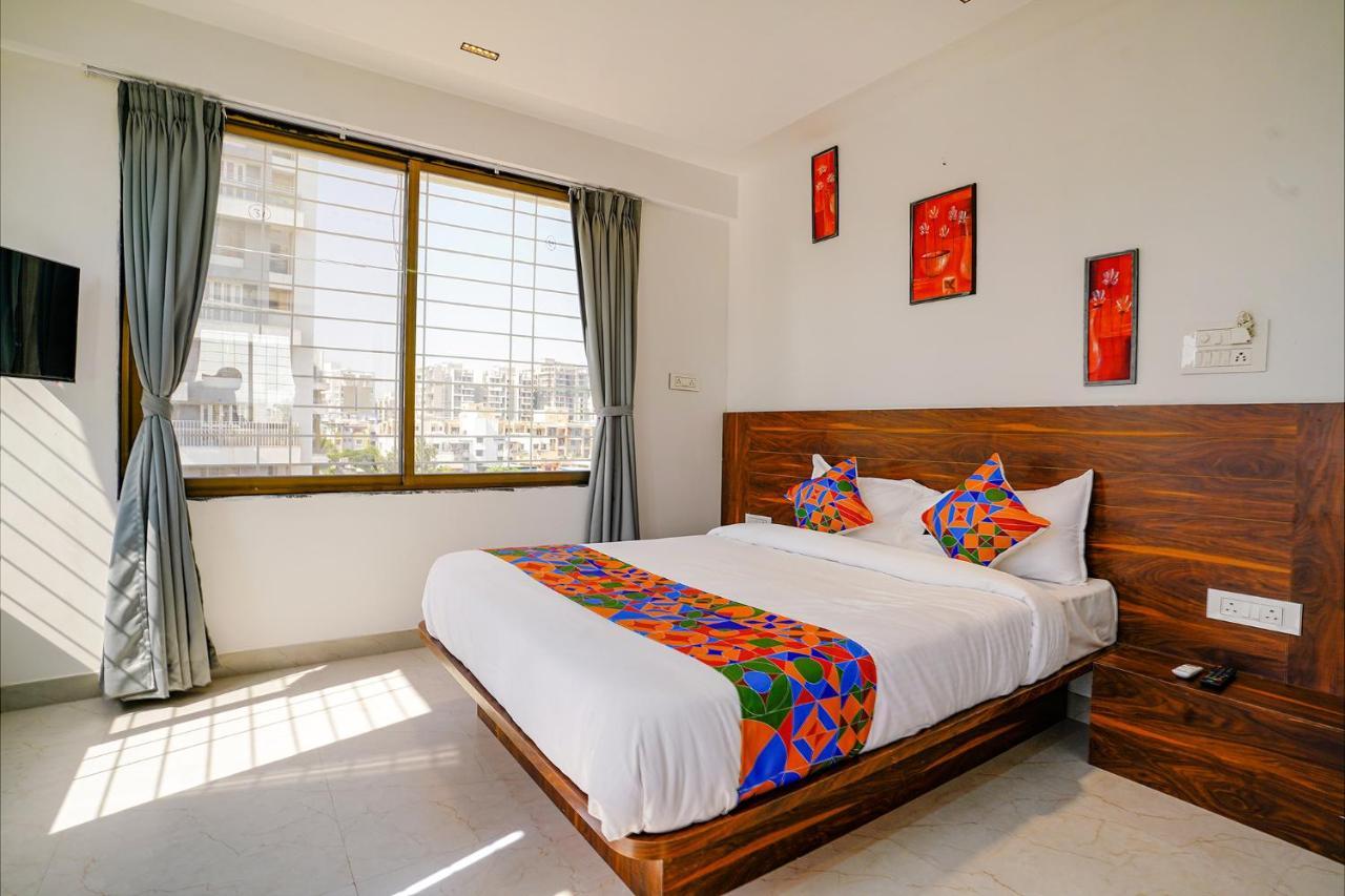 Fabhotel Crystal Inn - Nr Suvarndeep Chowk Pimpri-Chinchwad Exteriér fotografie